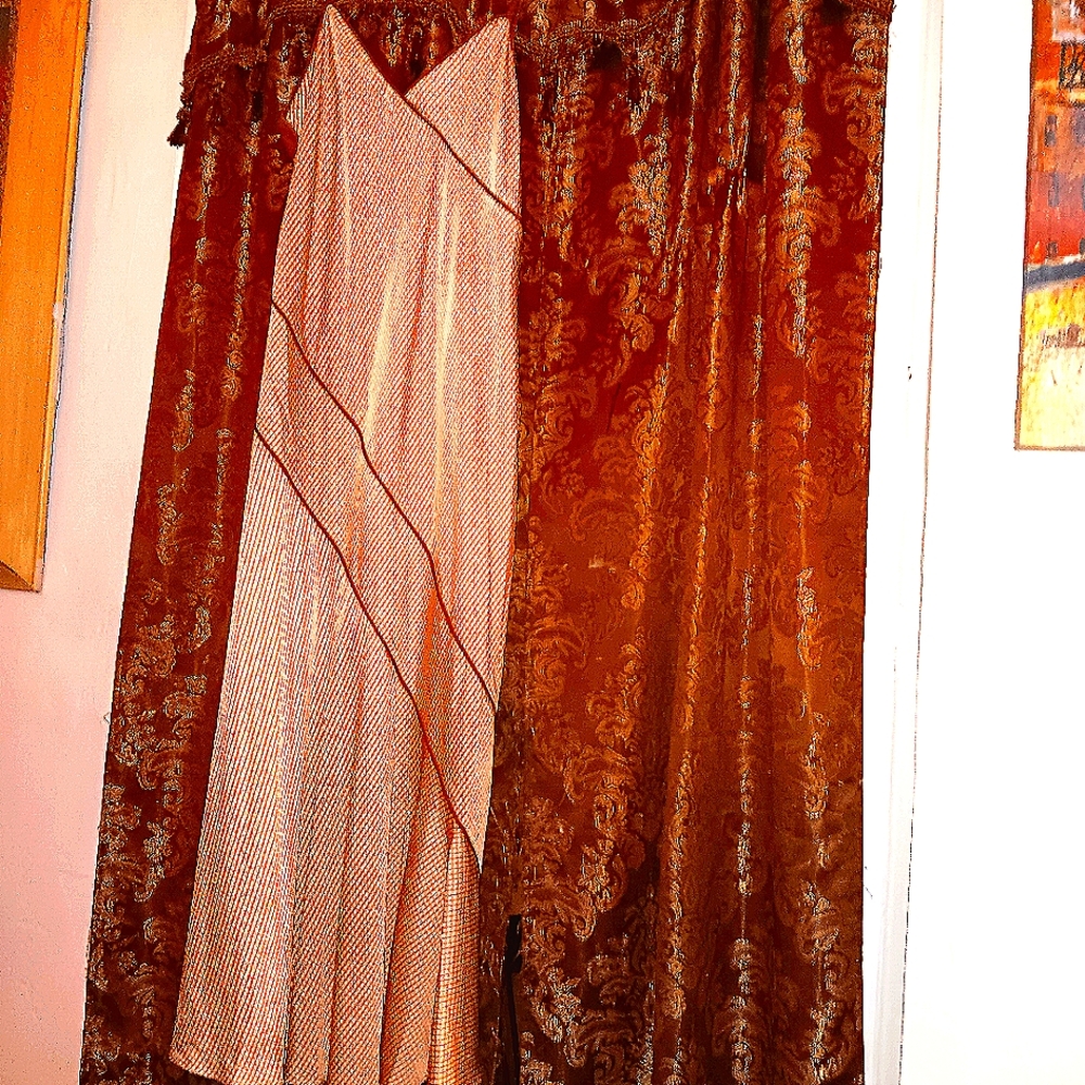 Woman's Silky dress. Spaghetti straps.